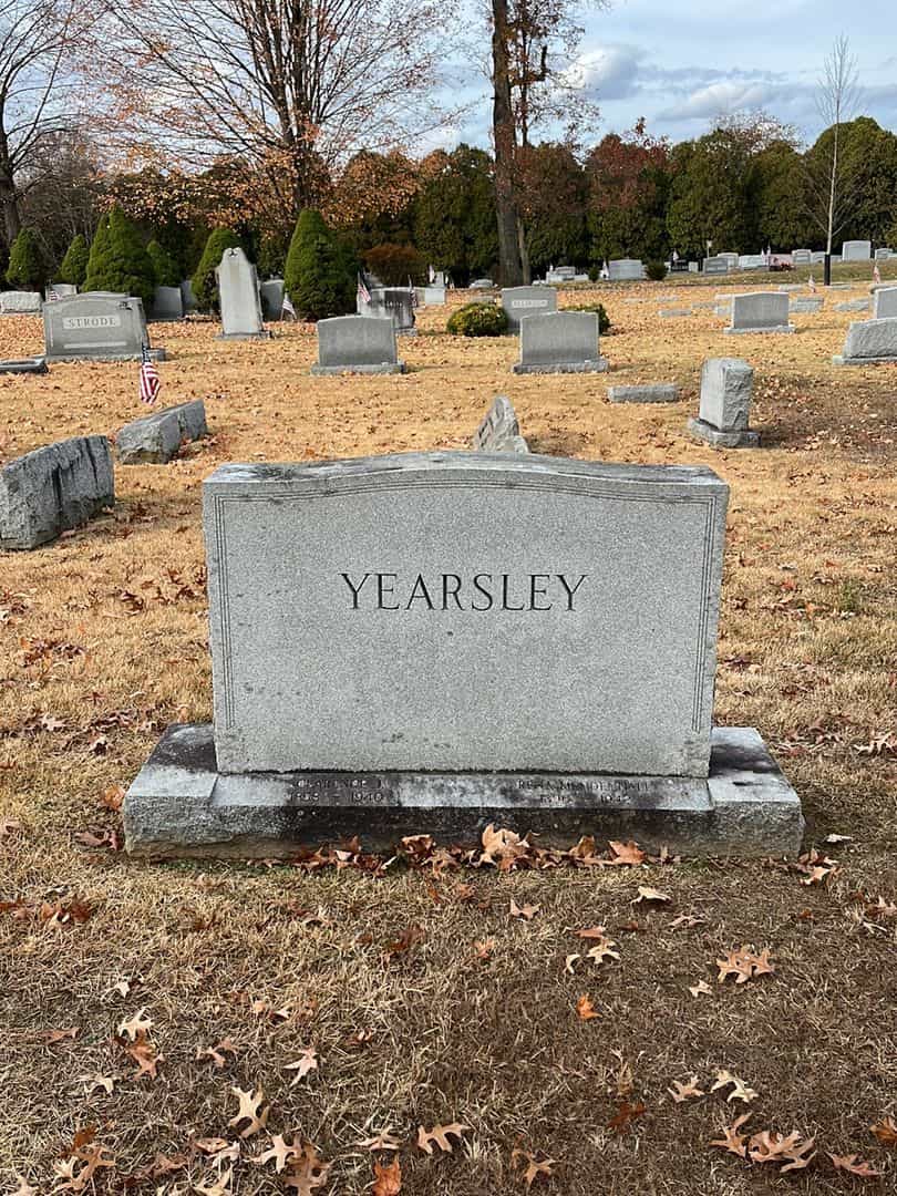 Irwin T. Yearsley's grave. Photo 1