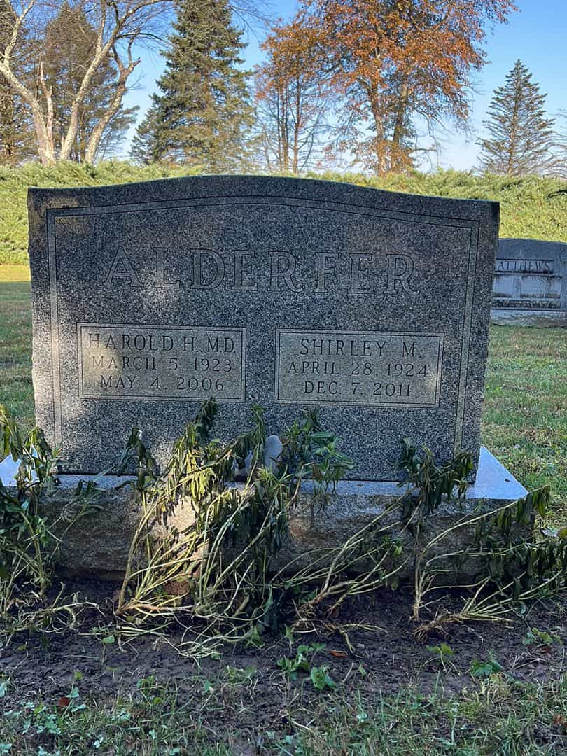 Shirley M. Alderfer's grave. Photo 1