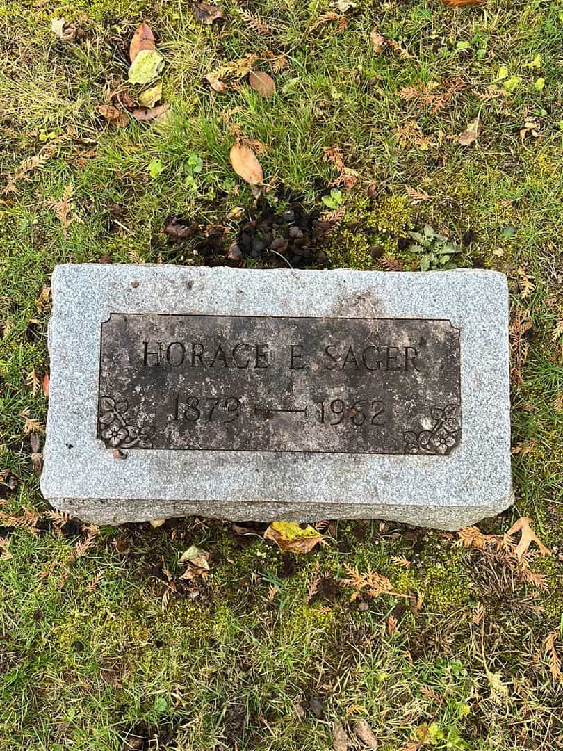 Horace E. Sager's grave. Photo 3