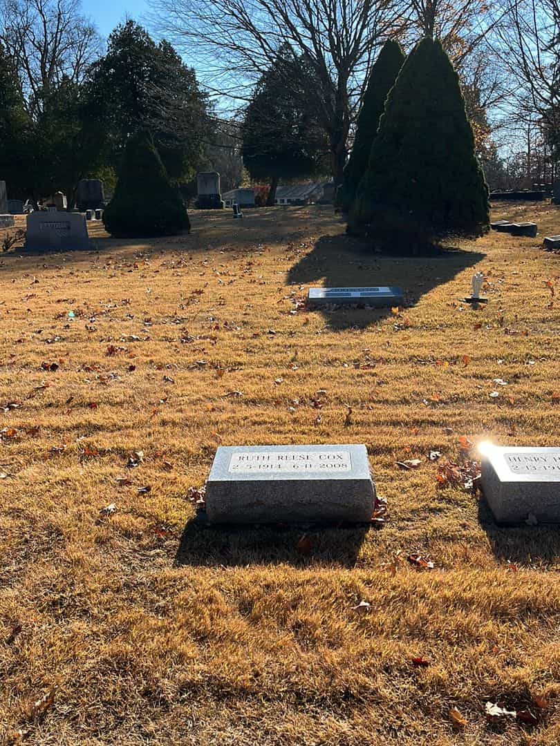 Ruth Reese Cox's grave. Photo 2